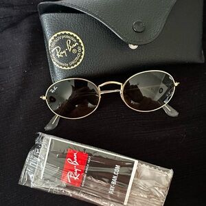 Ray-Ban Round Sunglasses with Case